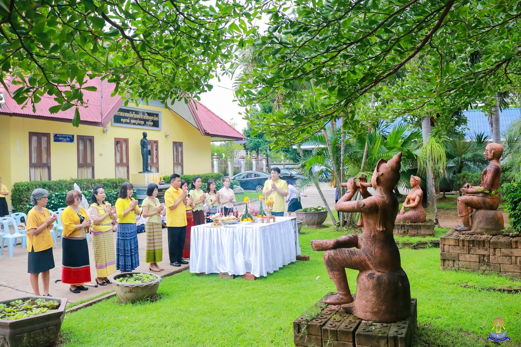 กลุ่มสาระการเรียนรู้ภาษาไทยโรงเรียนอุตรดิตถ์ จัดกิจกรรมบวงสรวงสุนทรภู่ กวีเอกของโลก