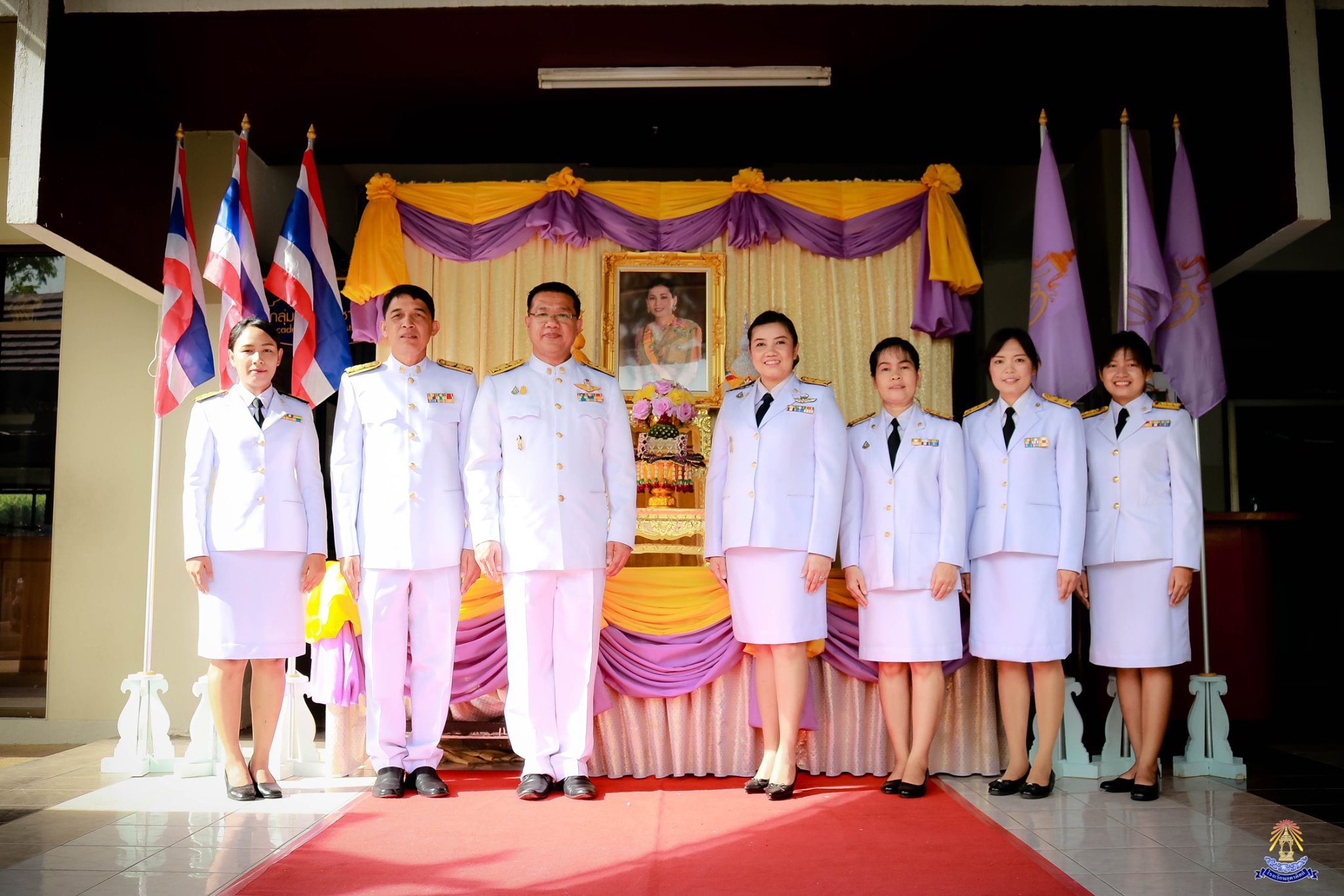 ดร.บัญชร จันทร์ดา ผู้อำนวยการโรงเรียนอุตรดิตถ์ พร้อมด้วยผู้บริหาร คณะครูโรงเรียนอุตรดิตถ์ ร่วมลงนามถวายพระพรเนื่องในวันเฉลิมพระชนมพรรษาสมเด็จพระนางเจ้าสุทิดา พัชรสุธาพิมลลักษณ พระบรมราชินี