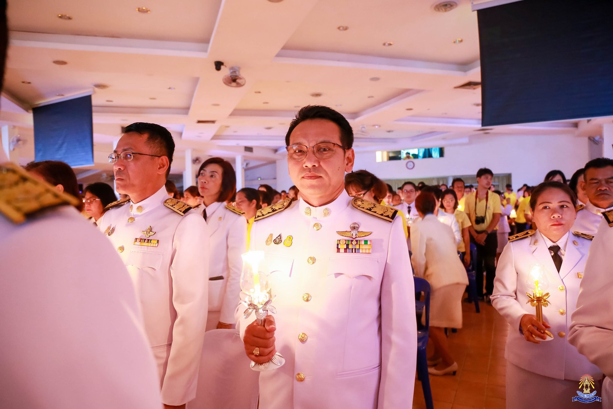 โรงเรียนอุตรดิตถ์ร่วมพิธีจุดเทียนเพื่อน้อมรำลึกในพระมหากรุณาธิคุณ